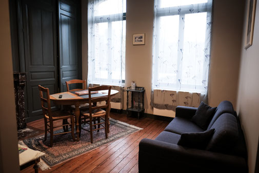 The nest - appartements meublés avec services hoteliers, vue sur le jardin au 1er étage, beaucoup de charme, plancher d'origine, cuisine équipée pour location à la semaine ou au mois en centre-ville d'Amiens, proche de gare, cathédrale