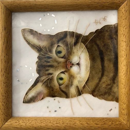 まめまめ舎 「キジトラ猫」 ¥39,600 七宝焼額 銅板、ガラス粉、銀線 120㎜×120㎜(内寸90㎜×90㎜)