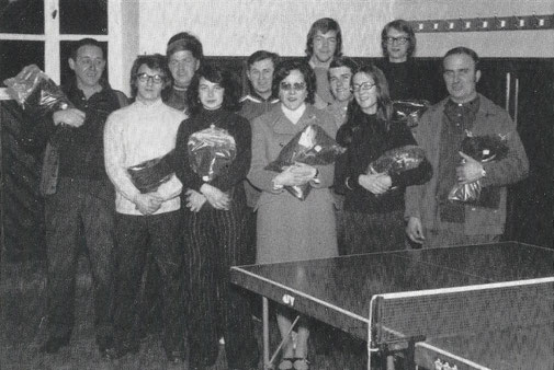 1972: Spielerinnen und Spieler erhielten Trainingsanzüge