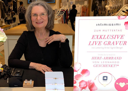 Eventkalligraphie-Sigrid-Bengel-Frankfurt-Personalisierung-Gravur-Hotfoiling-Luxusevent