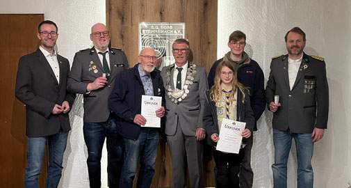 Bürgermeister Motschenbacher mit geehrten Schützen, Schützenkönig und Rittern