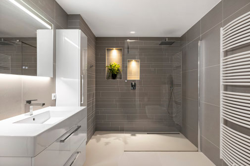 Badkamer schoon en leeg gemaakt Hoenderloo 