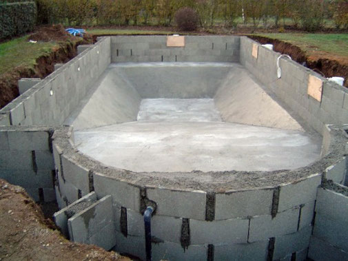 Construction d'une structure 100% béton par Tradi Piscines