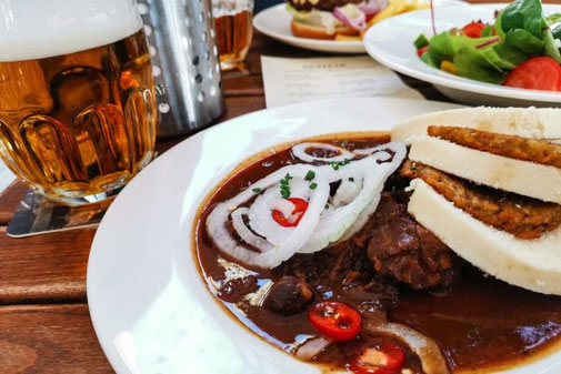 Gulasch, Knödel, Prag, Tschechien, Die Traumreiser