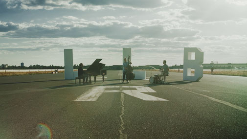 Dreharbeiten zu unserem Musikvideo TAU auf dem Berliner Tempelhofer Feld