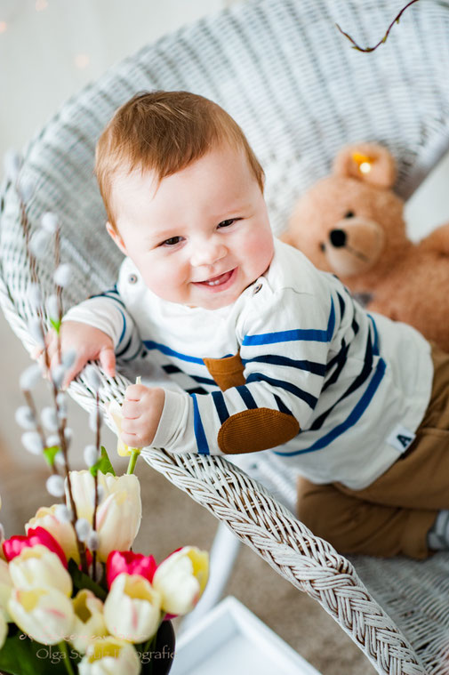 ostershooting, koblenz, Fotostudio Koblenz, Fotograf Koblenz, Familienfotografin, Kinderfotografin, Shootingaktion, Ostergeschenk, Olga Schulz, os-fotozauber, Studioshooting, Portrait, Ostereier, Familienfotografie, Shootingideen 