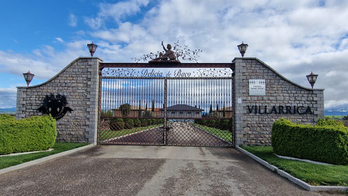 Tor der Bodega Señorío de Villarrica ...