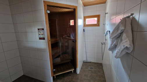 ... und im Bad gibts eine private Sauna.