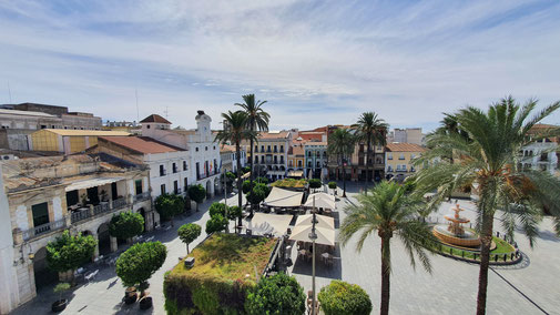 Blick auf die Plaza de España von der Dachterrasse des Hotels.