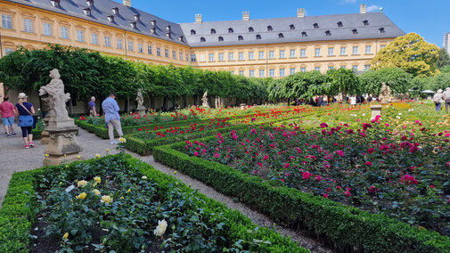 Neue Residenz mit Rosengarten.