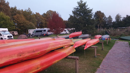 ...und Kanus gibt es genügend...
