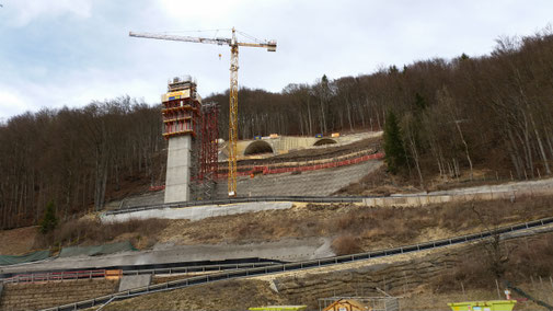 Filstalbrücke, der erste Pfeiler ist im Bau