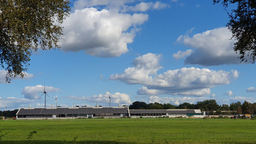 Das Gebäude ist schon sehenswert - die Wolken ebenso...