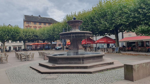 Holzminden, Marktplatz bei Schlechtwetter...