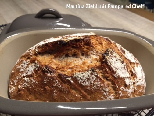 Pampered Chef Walnussbrot aus dem kleinen Zaubermeister Lily. Perfekte Brote aus dem Zaubermeister. Weitere kostenlose Rezepte rund um Pampered Chef finden Sie bei Martina Ziehl
