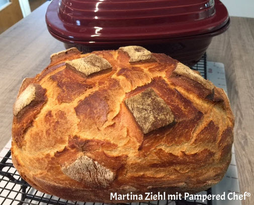 Hanno das Brot aus dem Ofenmeister Zaubermeister von Pampered Chef. Hier das Rezept erhalten. Martina Ziehl mit Pampered Chef bietet weitere tolle Brot Rezepte. Kostenlos alle Rezepte anschauen und ausdrucken