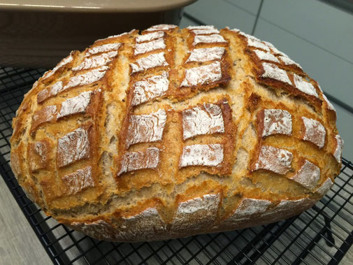 Ofenmeister Brot die Joghurtkruste von Martina Ziehl mit Pampered Chef #ofenmeister #pamperedchef #joghurtkrustenbrot #zaubermeister #martinaziehl