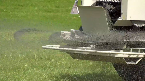 Nahaufnahme von der Steinsalzausbringung