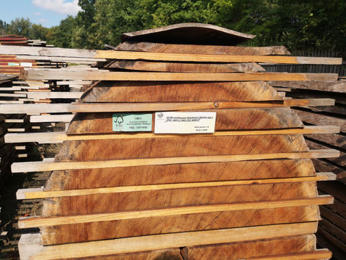 Freilufttrocknung des Holzes für Stadtmobiliar