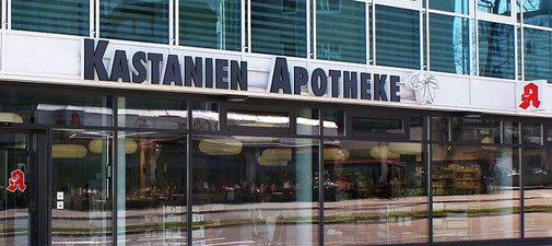 Kastanien Apotheke Fassade an der Bahnhofstraße