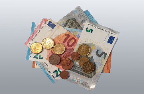 Bargeld - verschiedene Banknoten & Münzen