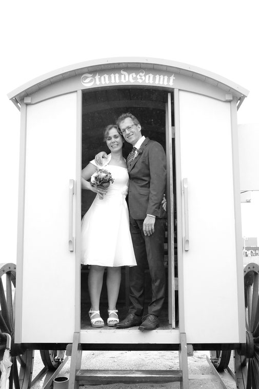 Fotograf Norderney, Hochzeitsfotograf Norderney, Inselfotograf, Badekarren Norderney Hochzeit, Heiraten am Strand, Hochzeitsfotos Norderney, Hochzeitsfotografie, Meer, Düne, Ostfriesland, 2016, 2017, 2018
