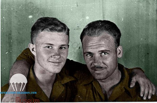 émouvante photo prise le 29 mai 1944 de Kid KARSEN et Ed CAHOON.(colorisation Marc Colmenar)