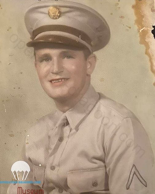 Earl T. HADLEY, portrait, very early picture when he joinned the US Army.