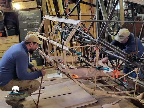 Adrien SOLDI and Franck DUGAS adjusting parts on the structure.