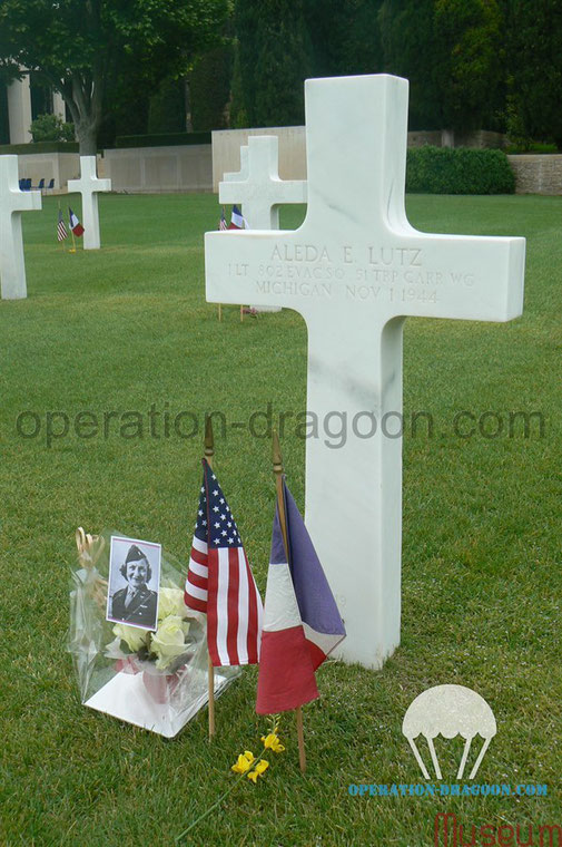 Tmbe d'Aleda LUTZ fleurie lors de mémorial day par "operation-dragoon.com"