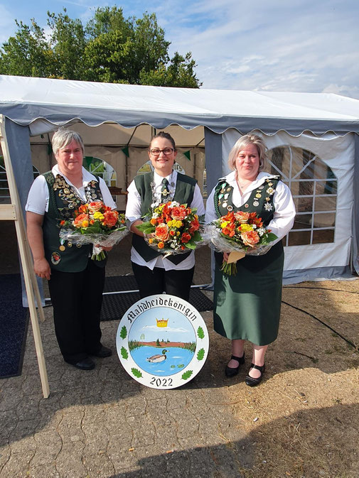 Madheidekönigin Madeline Lange Fassberg 1.Adjudant Angelika Wandke Lutterloh 2.Adjudant Sarah Bakeberg Unterlüß