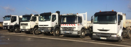 flotte de camions, camion-grue et camion-benne de l'entreprise de Travaux Publics CAZORLA TP