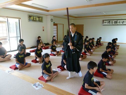 会津の小学生への座禅指導