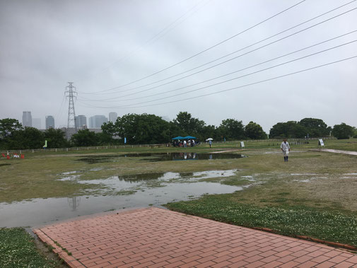 雨の日のバーベキュー会場(淀川)