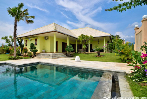 Umeanyar 3 bedroom villa near the beach and surrounded by rice paddies.