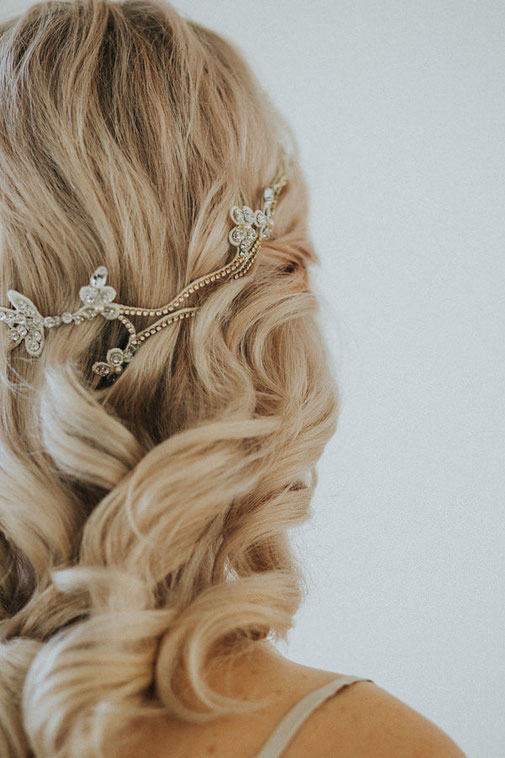 elegante Brautfrisur mit Jannie Baltzer Headpiece