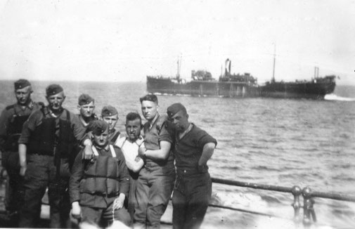 Mein Vater Otto (zweiter v.r.) auf der Überfahrt nach Norwegen