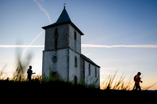 lever de soleil aubrac trail paysage coureurs