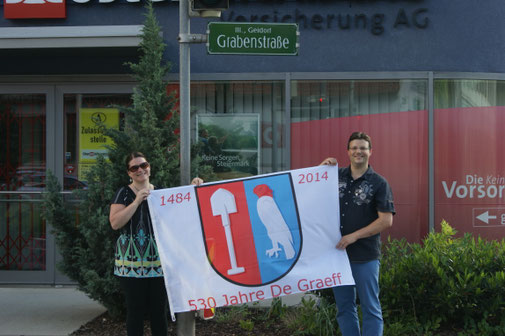 Reunionstreffen "530 Jahre Graeff" in der Steiermark, 2014. Christine Elaine Updegraff und Matthias Laurenz Gräff in der Grabenstraße im Grazer Teil "Graben" (benannt nach den Herren von Graben)