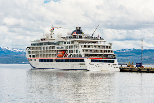 HANSEATIC nature im Hafen von Ushuaia