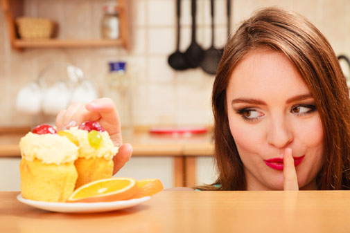 Tentation devant un gâteau