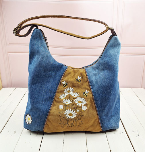 grand sac hobo brodé femme,  touche bohème  originale , poétique, matières recyclées, jean upcyclé, velours côtelé chiné 