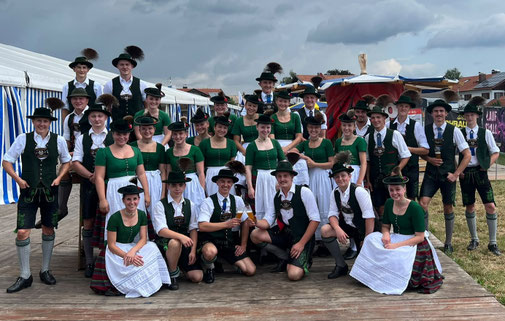 Jugend in Tracht 