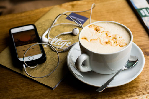 Ärzte Praxisverwaltung Praxissoftware MFA Arzthelferin Podcast Medizin Gesundheitswesen auf die Ohren esanum