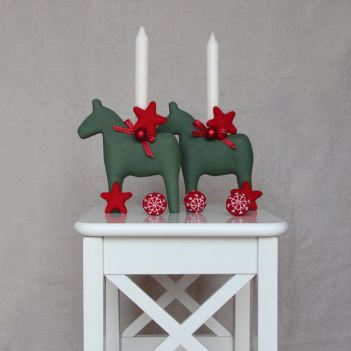 božični prazniki dekoracija kroglice iz filca štampiljke storž oreh zvezda weihnachtsdekoration stempel garn weihnachten filzkugel dala pferd horse konj konjiček