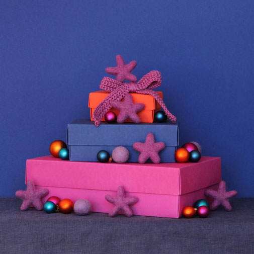 prazniki božični gift wrapping zavijanje daril buntbox okraski ustvarjanje darilna škatla škatlica pentlja