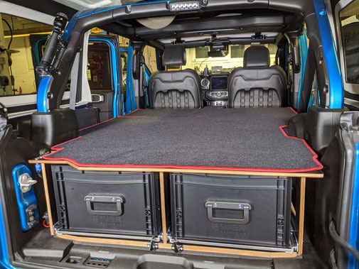 Bequem zu zweit im Jeep Wrangler schlafen