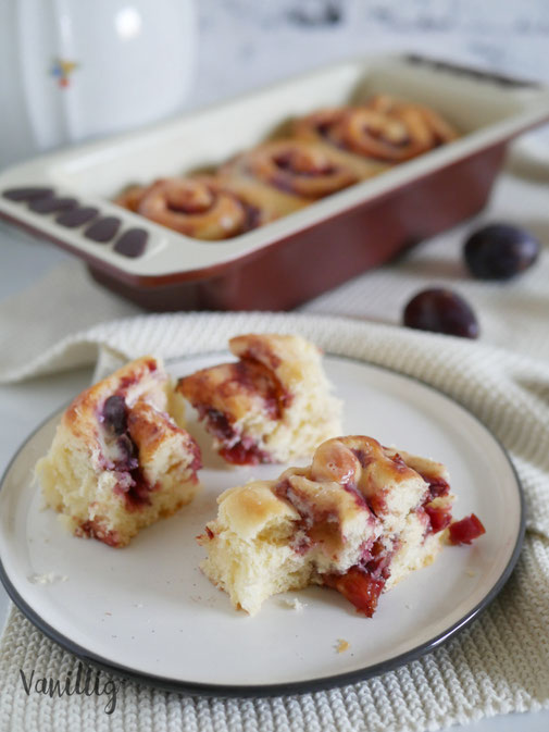 Rezept fluffige Hefeschnecken mit Marmelade und Pflaumen