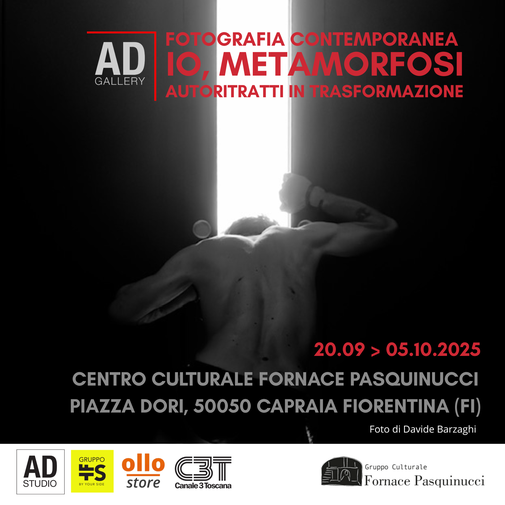 Collettiva di fotografia contemporanea 'Io, Metamorfosi' dedicata all'autoritratto contemporaneo. Esplora la trasformazione personale attraverso la fotografia