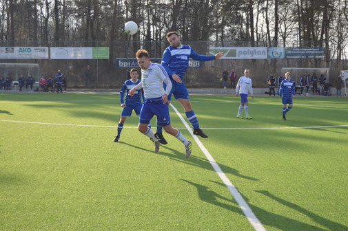 Stefan Dopheide räumte in der Senner Defensive massenweise hohe Bälle ab.